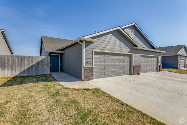 Building Photo - 3 Bedroom Duplex in Maize Rental