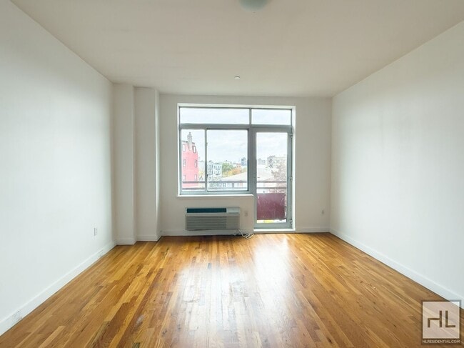 Building Photo - NO FEE / Spacious Sunlit Bushwick Studio /...