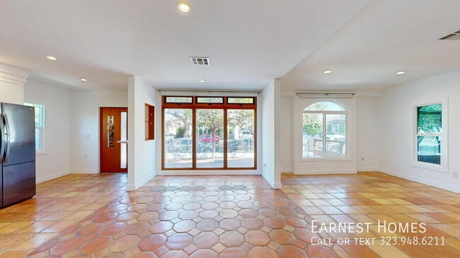 Photo - 1815 Cloverdale Ave