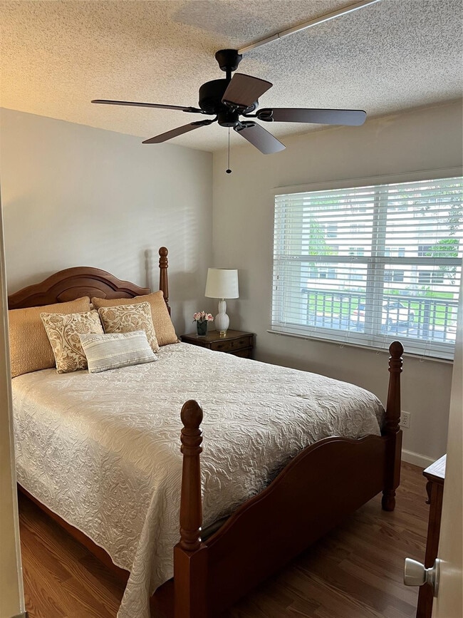 Photo - 12950 SW 13th St Unidad 211d