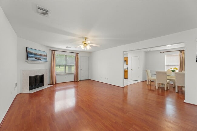 Photo - 8252 Golf Green Cir