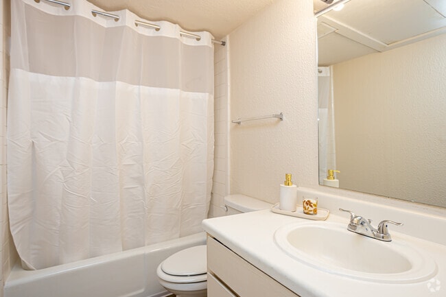 1BR, 1BA - 685-700SF
