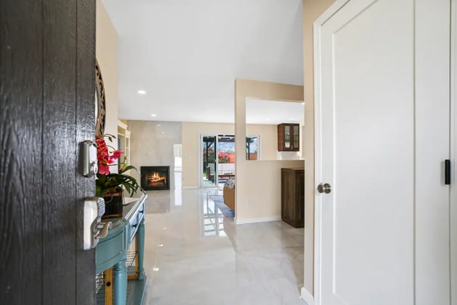 Photo - 390 Seneca St