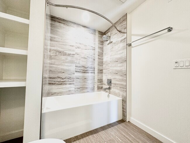 Photo - 11407 Chandler Blvd Unidad 507