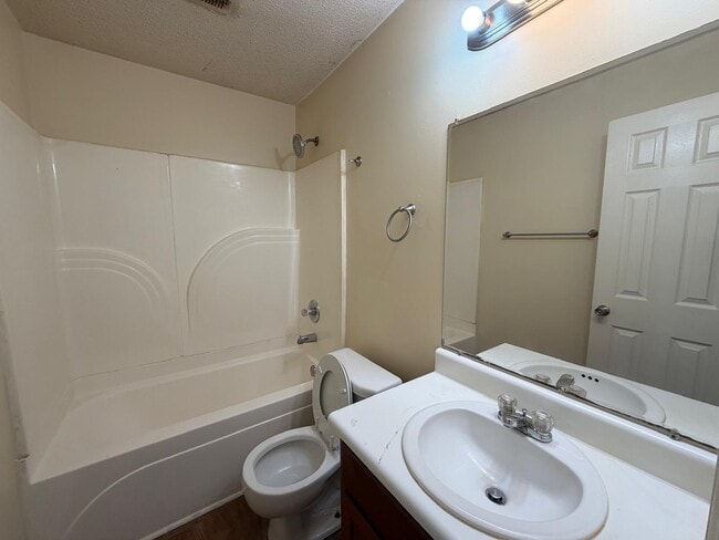 Photo - 2714 Clayton Dr NW