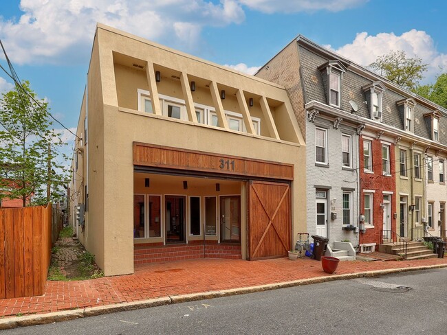 Building Photo - 311 S River St Unit 311 S River St - 2 Rental