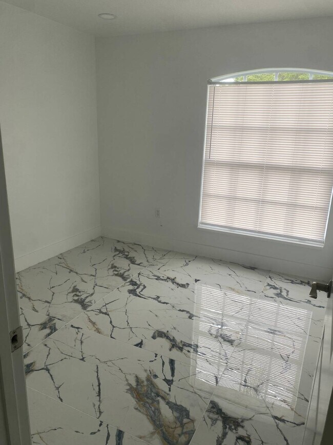 1210 Alden Terrace