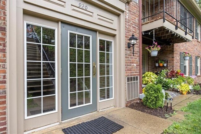 Photo - 920 Margarite Dr