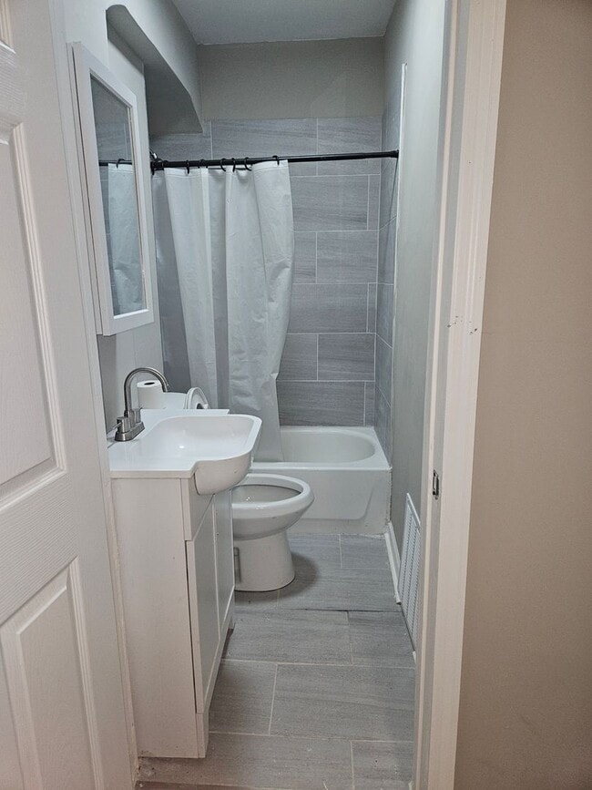 Photo - 2365 N 20th St Unit 2365 - Lower