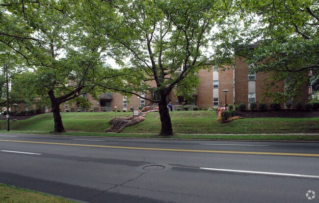 Cedar Beech Plaza Apartments - Cedar Beech Plaza Apartments