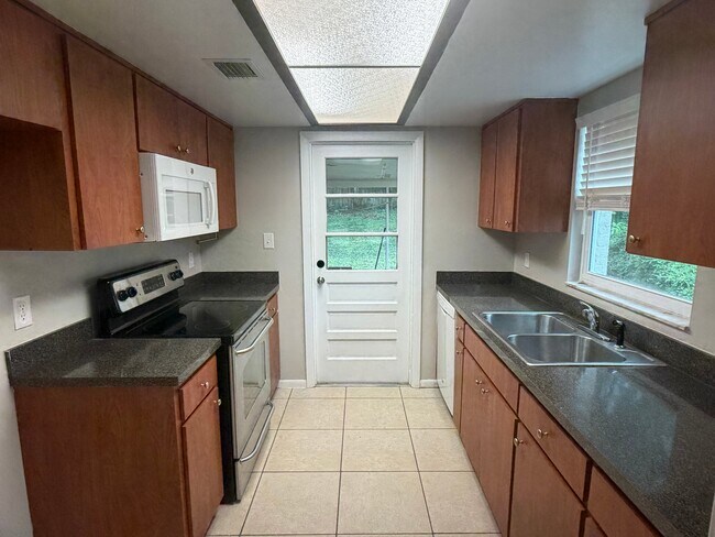 Photo - 11510 Valencia Dr Unit B
