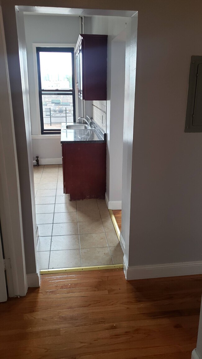 Photo - 4809-4813 Broadway