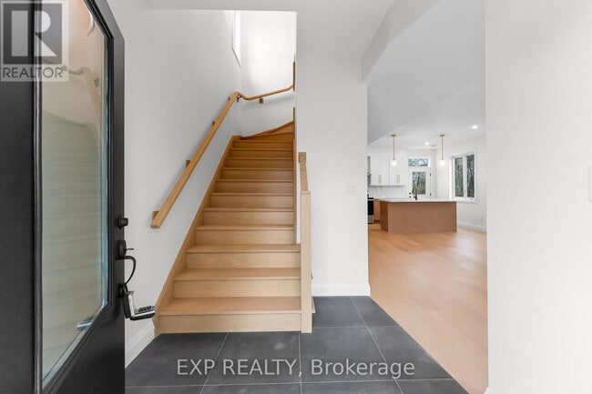Photo - 1 - 4271 FIFTH AVENUE Unit 1