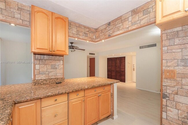 Photo - 17021 N Bay Rd