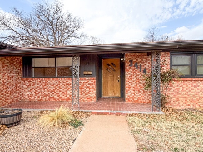 Photo - Mid-Century Charm in Melonie Park!