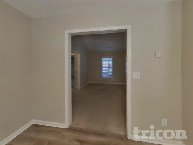 Photo - 410 Red Oak Ct