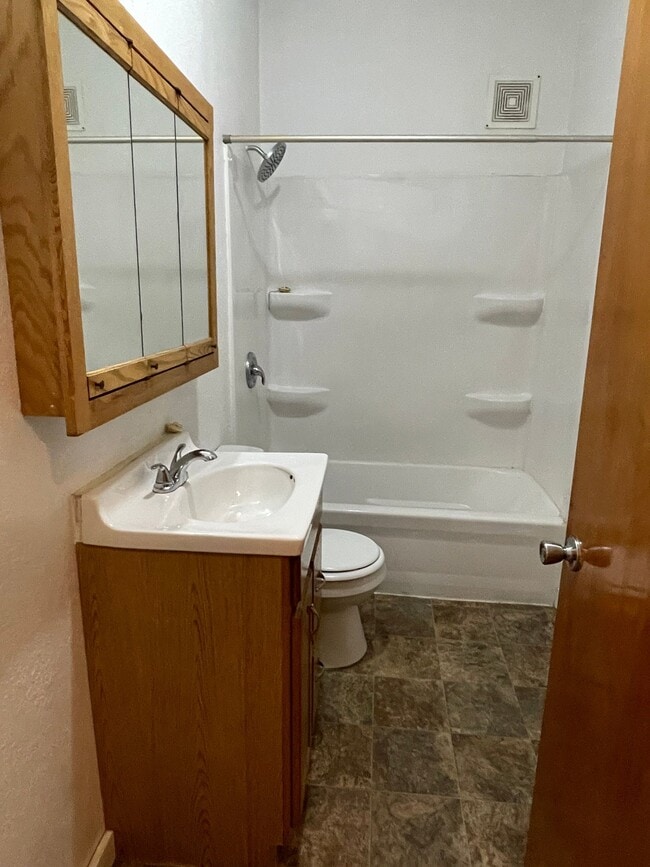 Photo - 458 3rd St NE Unit 1