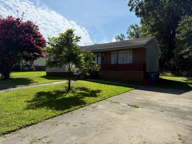 Photo - 211 Vanderford St House