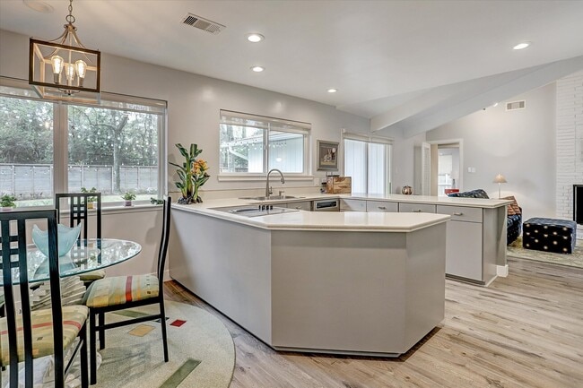 Photo - 1101 Guinea Dr