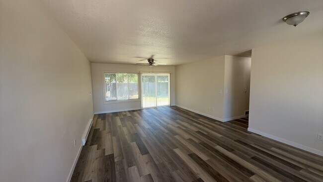 3322 Tierra Dr NE