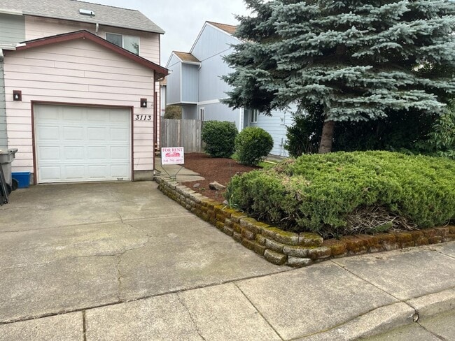 Building Photo - *Move In Special, Half off Rent! (See ad for details)*3 Bedroom Home!