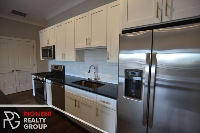 Photo - 927 W Irving Park Rd Unit 205