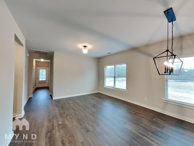 Photo - 176 Park Dr N