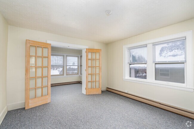 2BR,1BA - 1050SF - Living Romm - 1084 Jefferson Ave