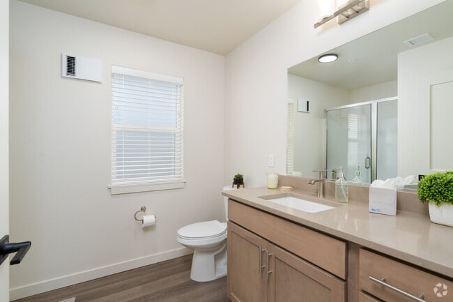 2BR, 2BA - 964SF