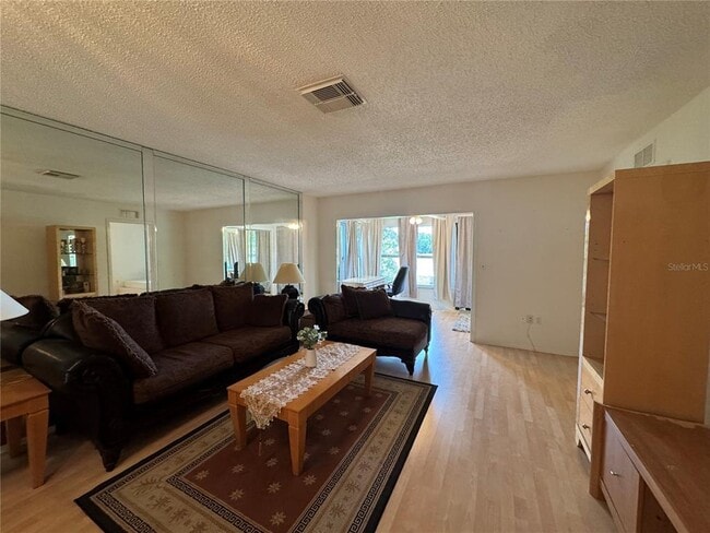 Photo - 2928 Bancroft Cir E