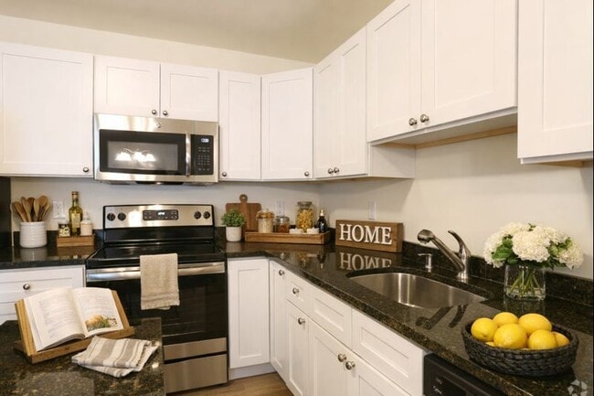 Granite Countertops/Stainless Steel Appliances - Spacious 2 bedroom apts located in the...