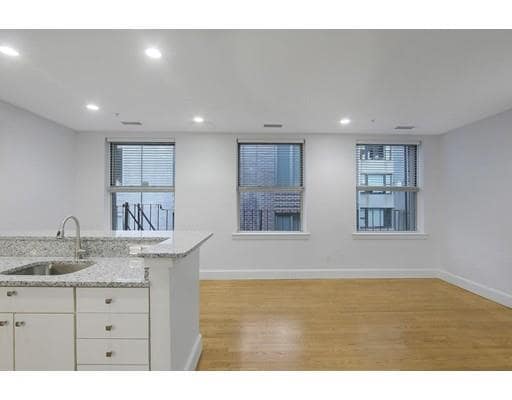 136 Boylston St Unidad 4