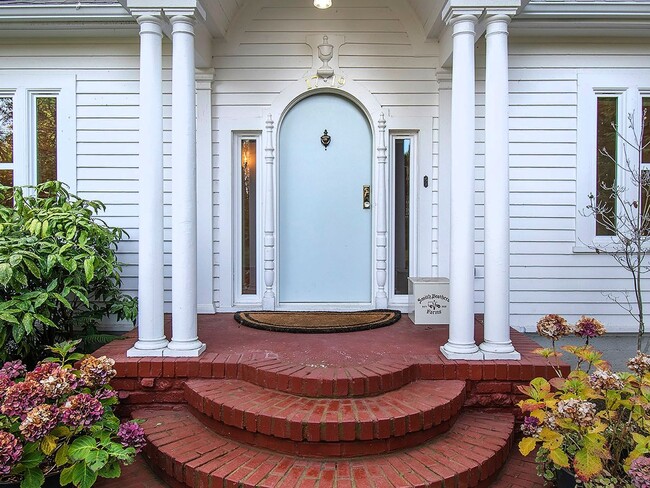 Photo - 1719 N 128th St