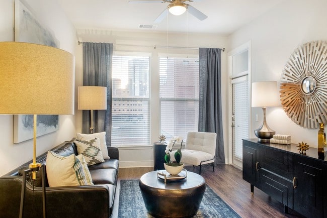 555 Ross apartments — community photo