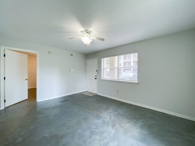 Photo - Campus Edge #104