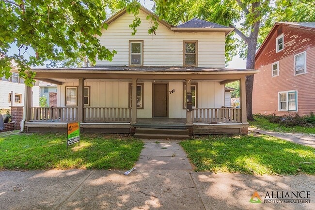 Building Photo - 711 Fremont St Unit 01 &  02