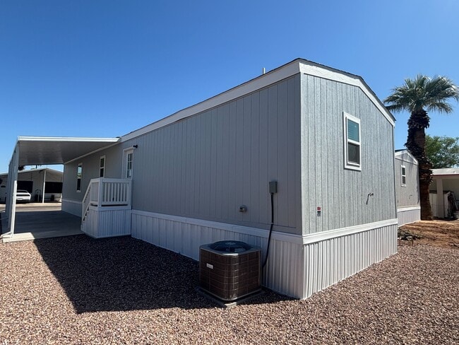 Photo - 2060 N Center St