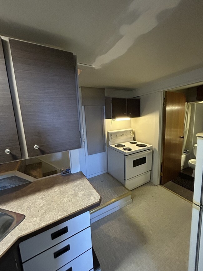 Photo - 131 Avenue M S