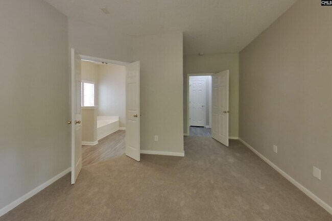 Photo - 110 Fawnhill Ct