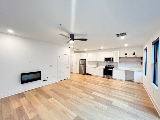 BROADWAY 385