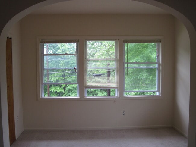 Building Photo - 1494 Front St Unit 3