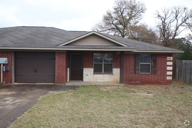 Building Photo - COMING SOON! 3 Bedroom Duplex for Rent in ... Unit 17072 Sentinel Ln Rental