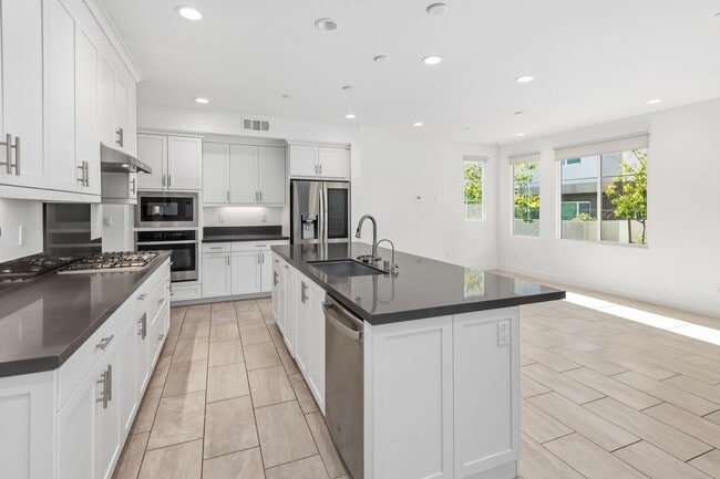 Photo - 3 Bedroom + Loft for Lease GREAT PARK LOCA...