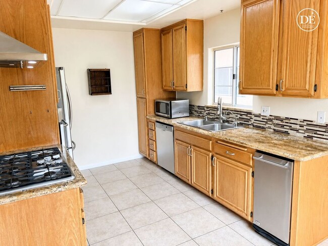 5228 Vantage Ave Unit 6
