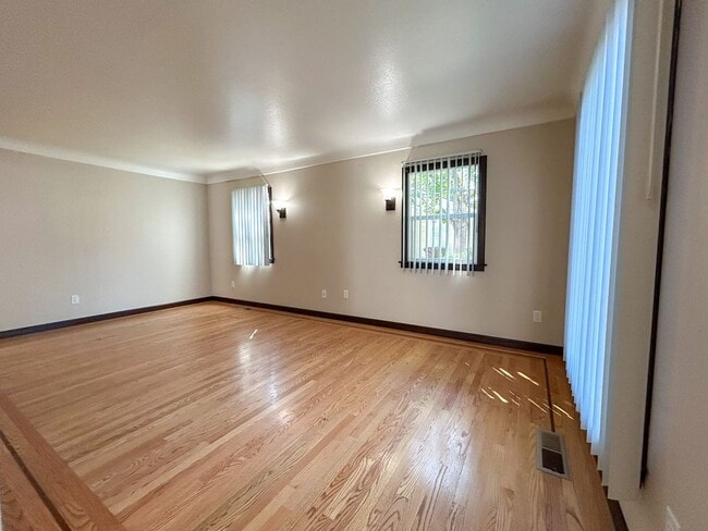 Photo - 3319 Williams Ave NE