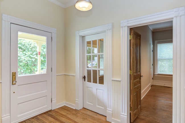 Photo - 510 Oakwood Ave