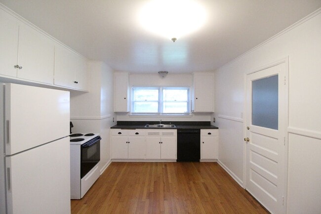 Photo - 2 Bedroom 1 Bath Home In Roeland Park