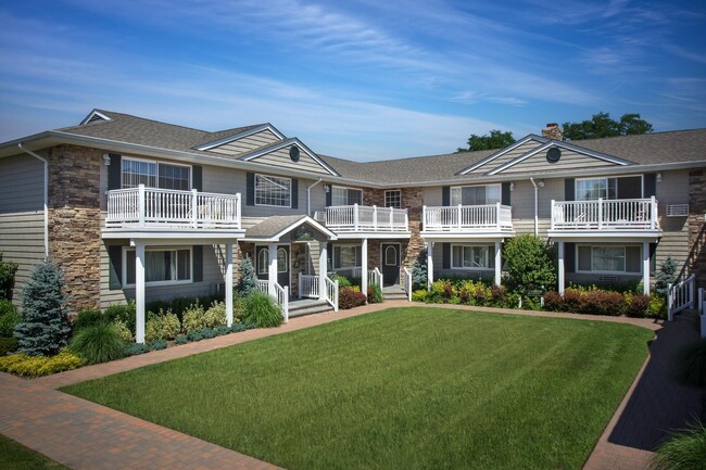 Building Photo - 17 Golden Ave Unit G15 Rental