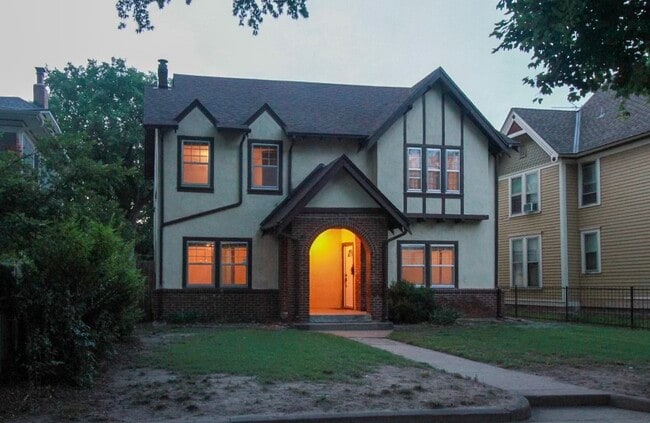 Building Photo - 1114 N Carlos St