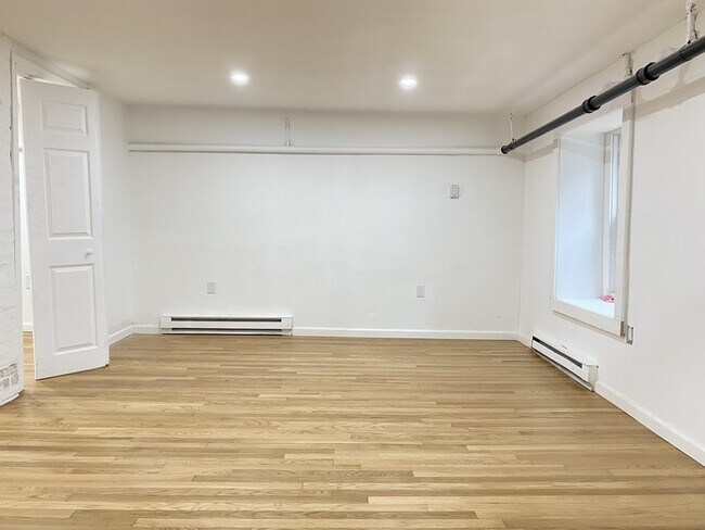 Building Photo - 686 Parker St Unit 1